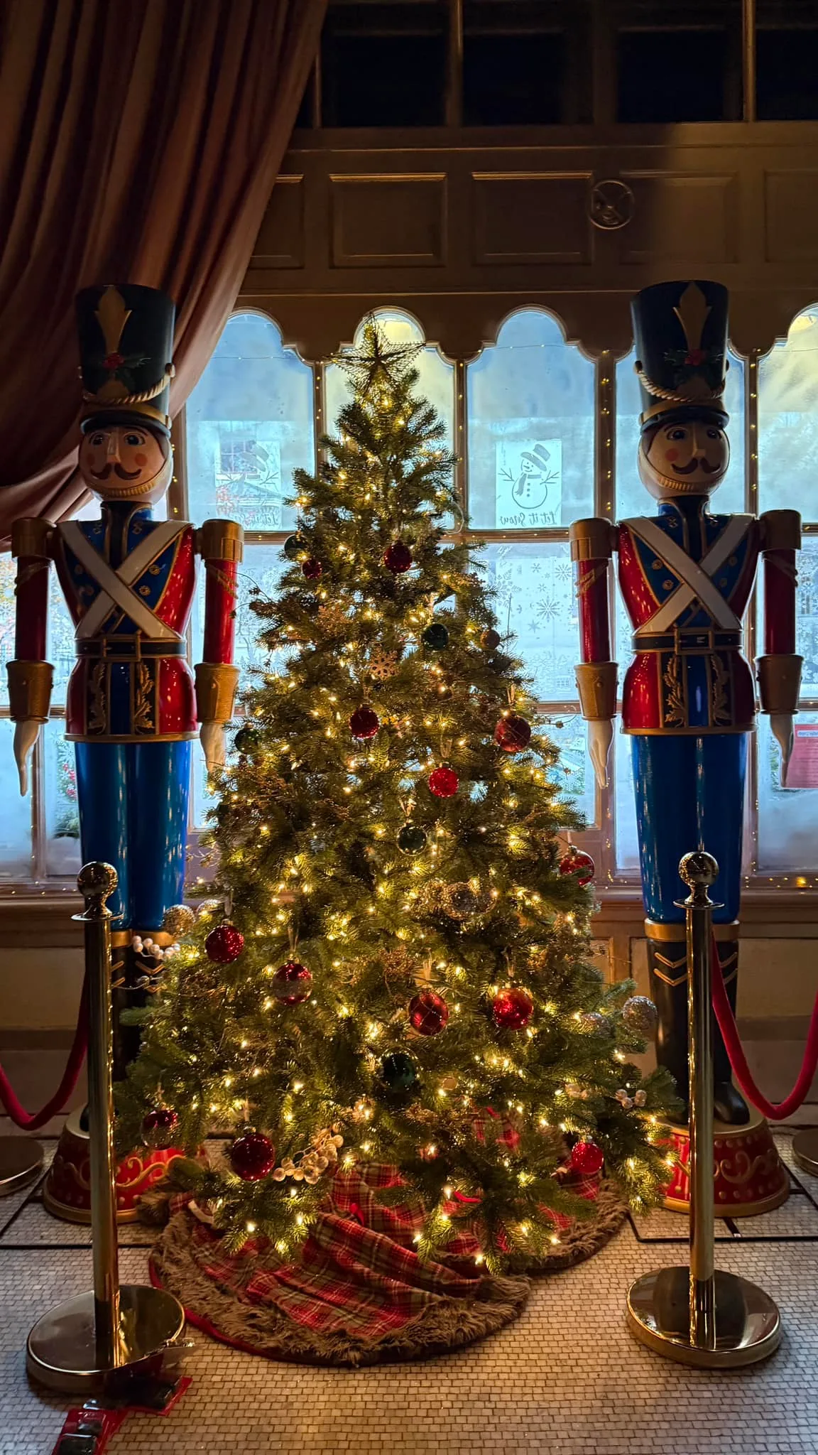 Sotto Sopra’s holiday tree and nutcrackers